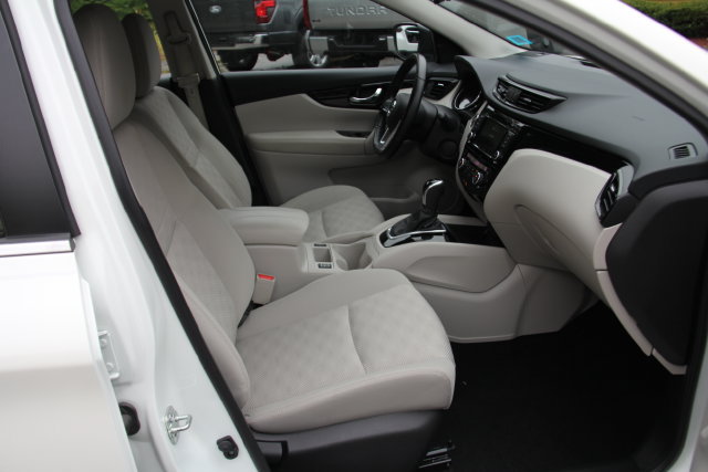 Used 2020 Nissan Rogue Sport SV w/ All-Weather Package AWD/4WD image 37