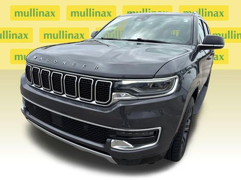 Used 2024 Jeep Wagoneer L Series II RWD image 10