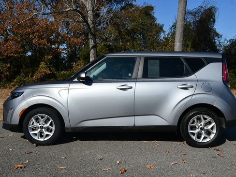 Used 2023 Kia Soul LX w/ Option Group 015 image 2