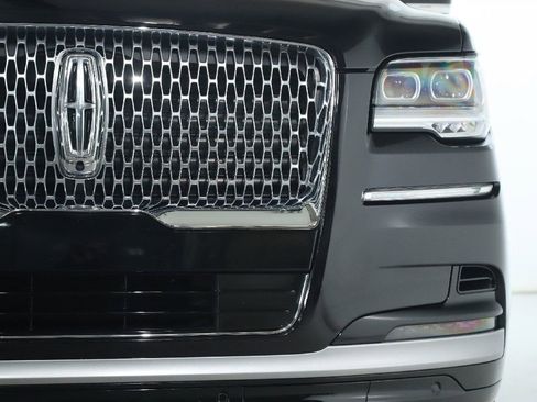 Used 2022 Lincoln Navigator Reserve image 8