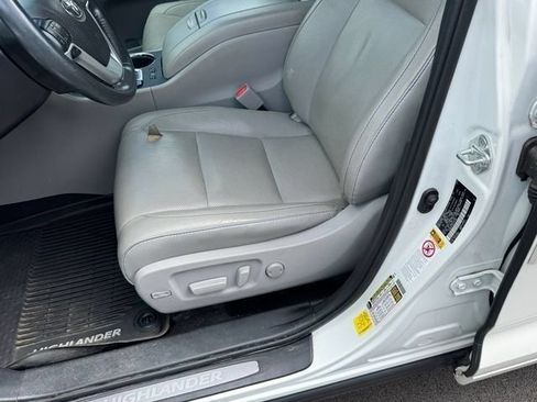 Used 2019 Toyota Highlander Limited Platinum AWD/4WD image 6