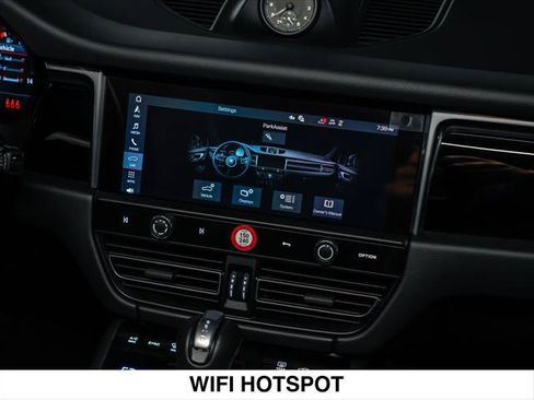 Used 2025 Porsche Macan AWD/4WD image 28
