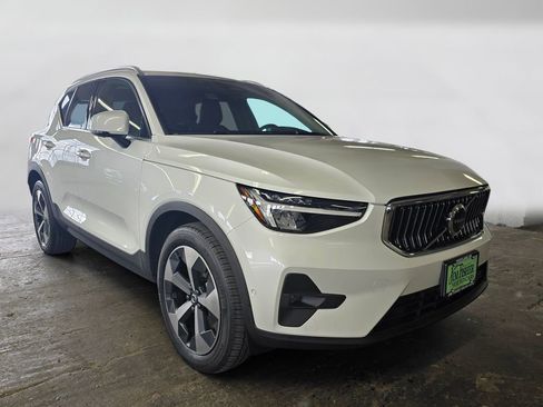 Certified 2023 Volvo XC40 B5 Plus w/ Driver Assist Package image 3
