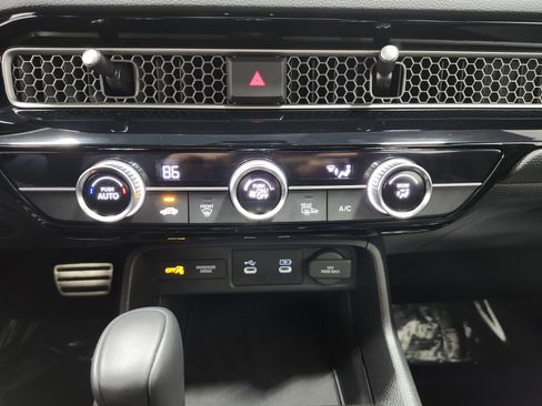 Used 2025 Honda Civic Sport image 31