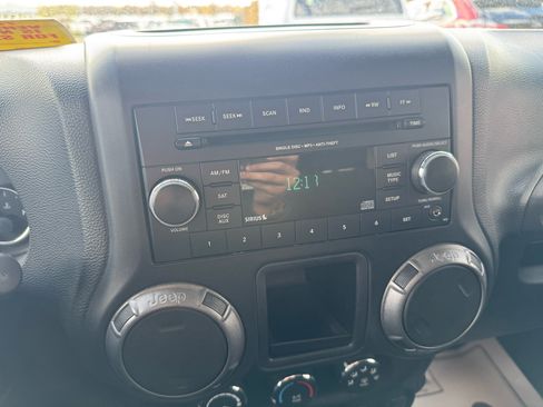 Used 2013 Jeep Wrangler Unlimited Sport w/ Dual Top Group image 21