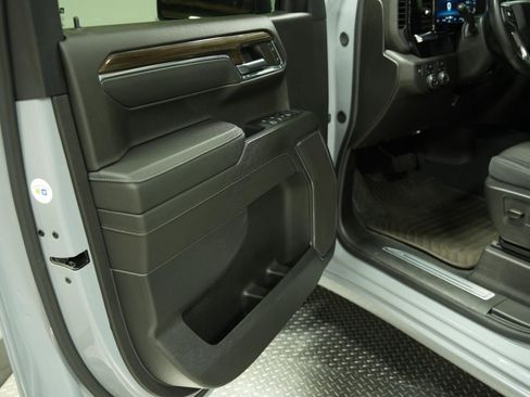 Used 2024 Chevrolet Silverado 1500 LT AWD/4WD image 24