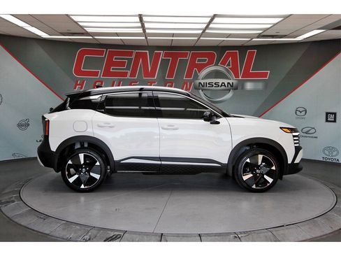 New 2026 Nissan Kicks SR image 5