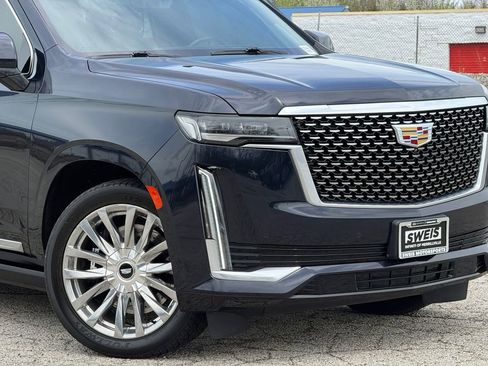 Used 2021 Cadillac Escalade ESV Premium Luxury w/ Driver Assist Tech Package image 35