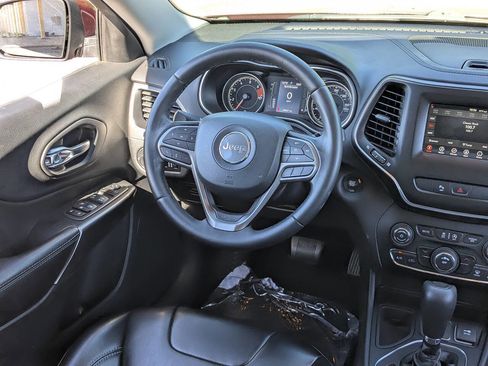 Used 2019 Jeep Cherokee Latitude Plus image 14