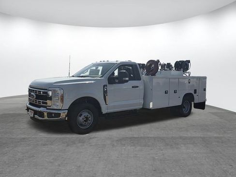 New 2026 Ford F350 XL w/ XL Chrome Package image 4
