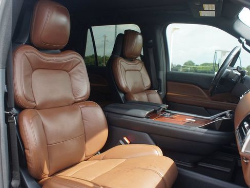 Used 2022 Lincoln Navigator Reserve AWD/4WD image 24