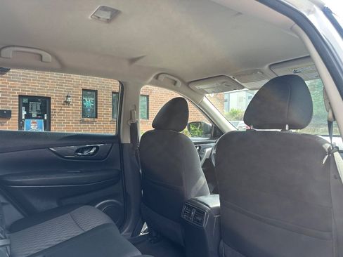 Used 2017 Nissan Rogue SV AWD/4WD image 17