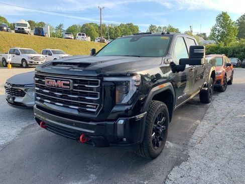 Used 2024 GMC Sierra 3500 AT4 w/ AT4 Preferred Package AWD/4WD image 4