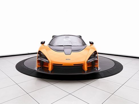 Used 2019 McLaren Senna image 12