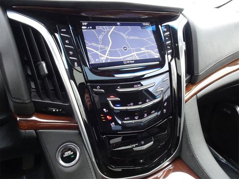 Used 2019 Cadillac Escalade Luxury image 19
