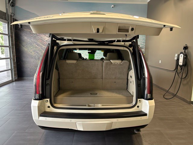 Used 2015 Cadillac Escalade Luxury AWD/4WD image 30