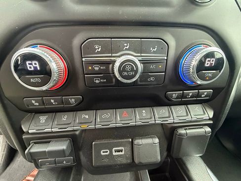 Used 2023 GMC Sierra 2500 AT4 w/ AT4 Premium Plus Package AWD/4WD image 40
