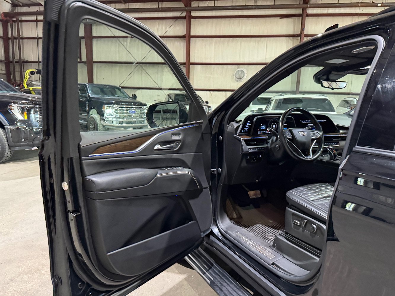 Used 2022 Cadillac Escalade Sport Platinum w/ LPO, ONYX Package AWD/4WD image 12