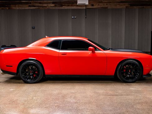 Used 2016 Dodge Challenger R/T Scat Pack image 10