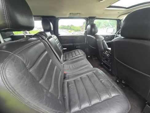 Used 2005 HUMMER H2 w/ Preferred Equipment Group AWD/4WD image 12