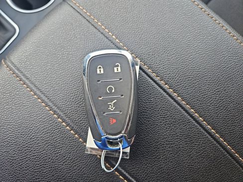 Used 2020 Chevrolet Traverse LT image 11