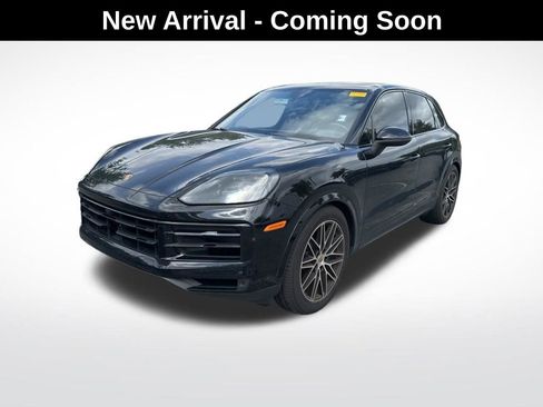 Used 2024 Porsche Cayenne image 2