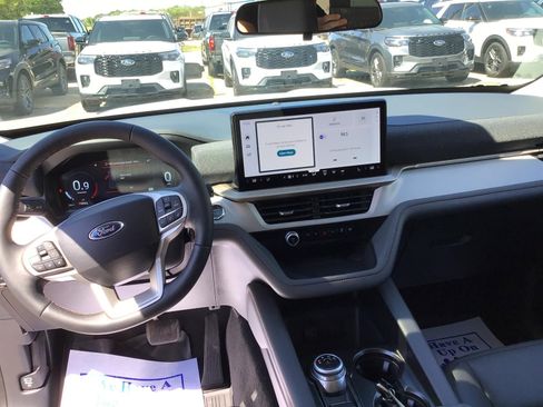 New 2026 Ford Explorer Active RWD image 2