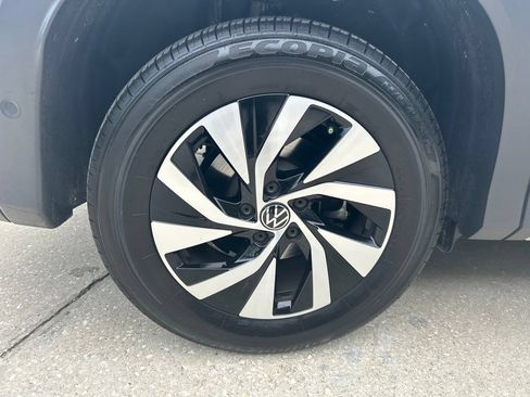 Certified 2025 Volkswagen Tiguan S FWD image 28