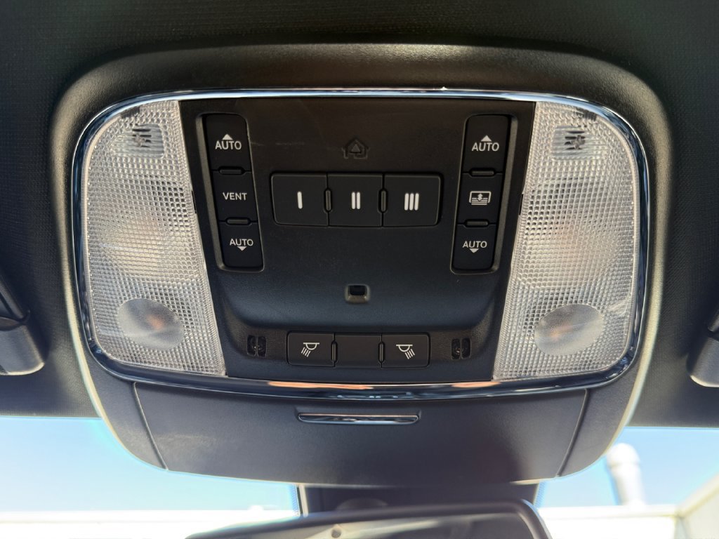Used 2023 Chrysler 300 C RWD image 19