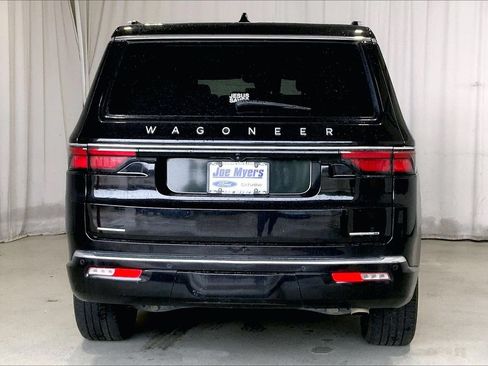 Used 2022 Jeep Wagoneer Series II w/ Premium Group I AWD/4WD image 4