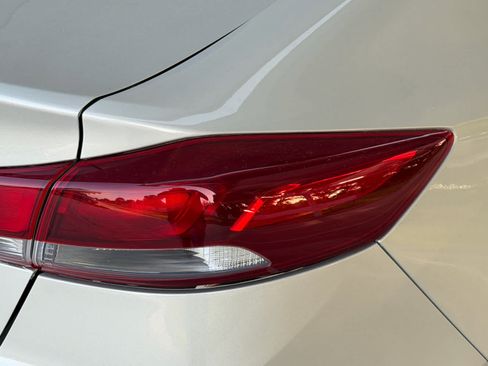 Used 2017 Hyundai Elantra SE FWD image 4