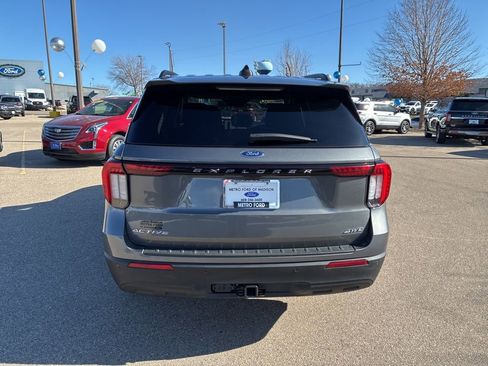 Used 2025 Ford Explorer Active AWD/4WD image 7