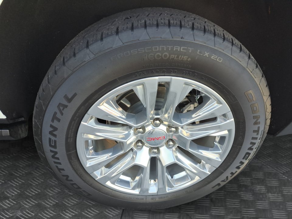 Used 2023 GMC Yukon XL Denali w/ Advanced Technology Package AWD/4WD image 20