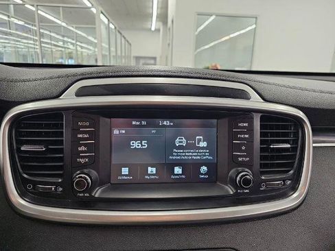 Used 2020 Kia Sorento LX image 15