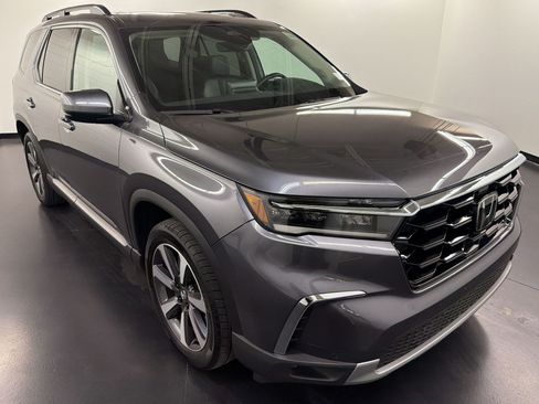 Certified 2024 Honda Pilot Touring image 7