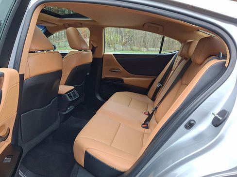 Used 2022 Lexus ES 350 w/ Premium Package image 13