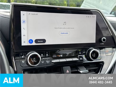 Used 2024 Toyota Highlander Limited image 35