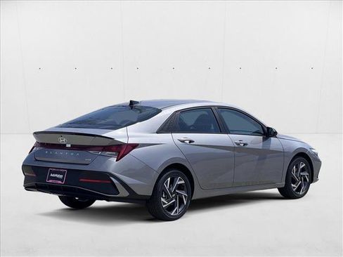 New 2025 Hyundai Elantra SEL image 2