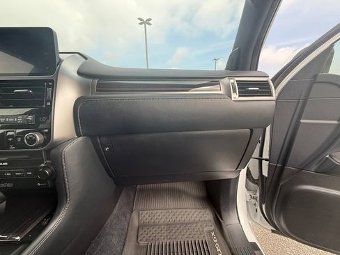 Used 2022 Lexus GX 460 Luxury w/ Sport Design Package AWD/4WD image 30