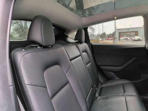 Used 2022 Tesla Model Y Performance image 21