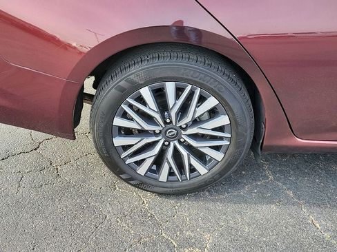 Used 2025 Nissan Altima 2.5 SV FWD image 7