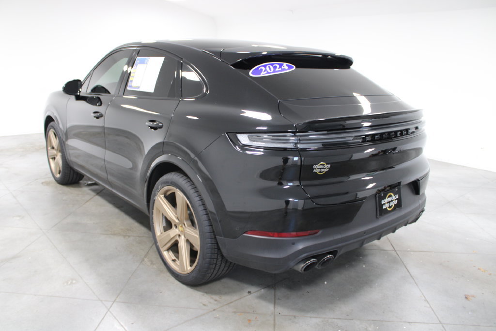 Used 2024 Porsche Cayenne Coupe AWD/4WD image 7