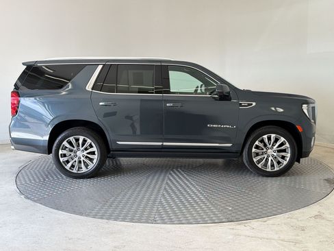 Used 2021 GMC Yukon Denali w/ Denali Premium Package AWD/4WD image 8