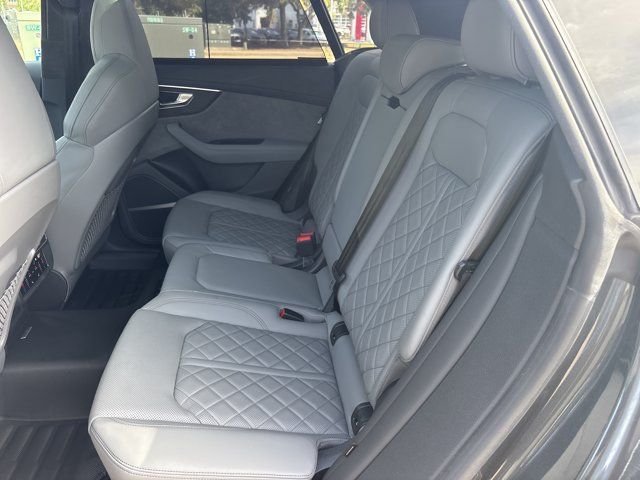 Used 2022 Audi SQ8 Prestige AWD/4WD image 17