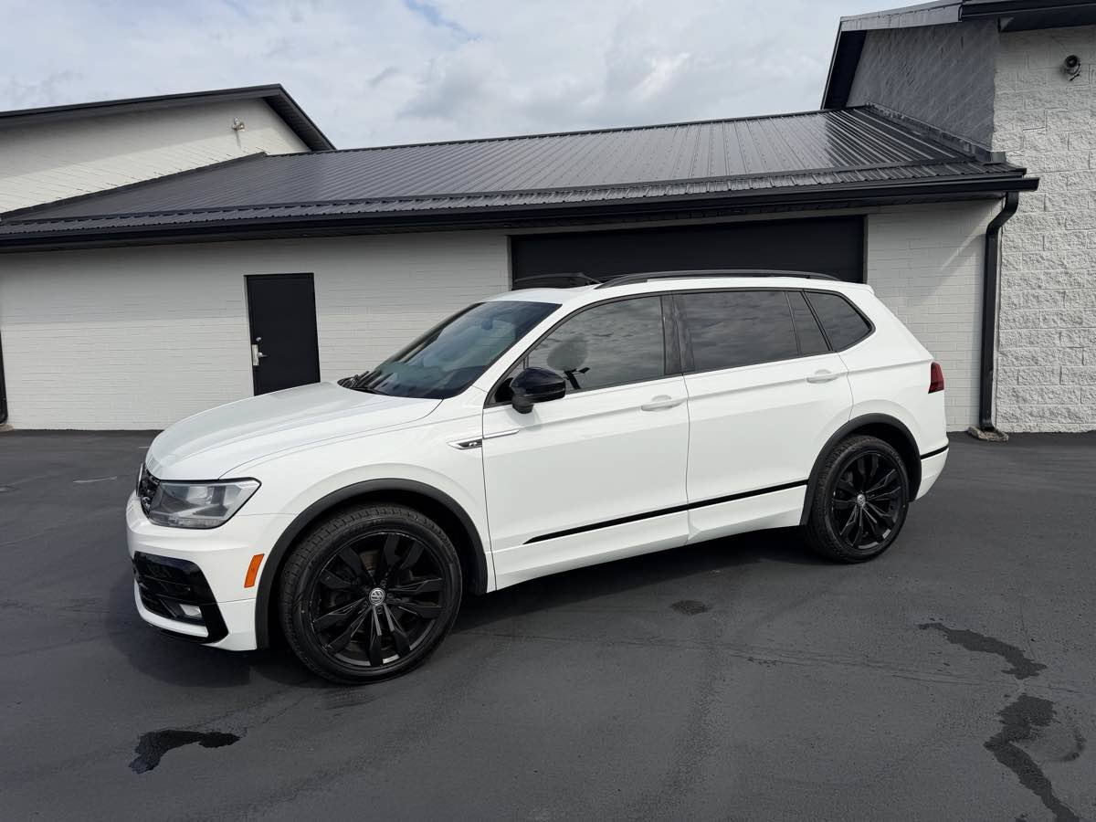 Used 2021 Volkswagen Tiguan SE R-Line AWD/4WD image 2