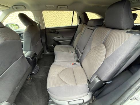 Used 2023 Toyota Highlander LE AWD/4WD image 25