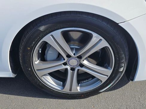 Used 2017 Mercedes-Benz E 300 4MATIC image 9