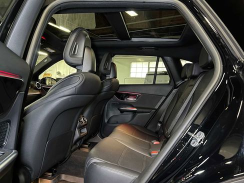 Used 2025 Mercedes-Benz GLC 300 4MATIC image 20