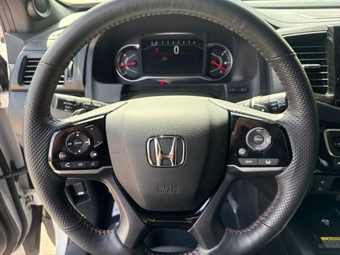 Certified 2025 Honda Passport Black Edition image 11