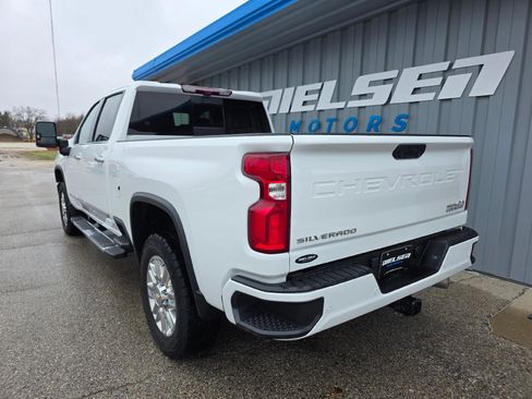 Used 2024 Chevrolet Silverado 2500 High Country w/ Technology Package image 9